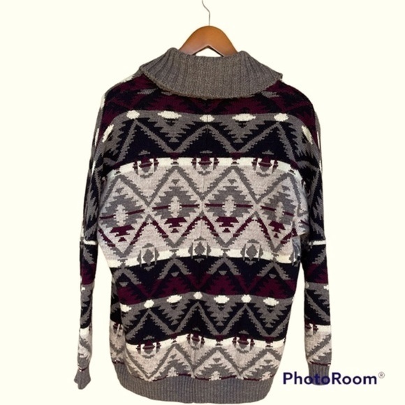 This is a American Eagle sweater size is S/P. - Picture 3 of 9